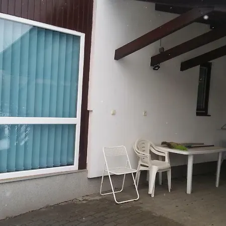 Rozsa Ueduelohaz Apartment *
