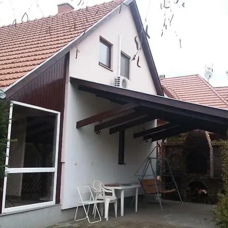 Rozsa Ueduelohaz Apartment *