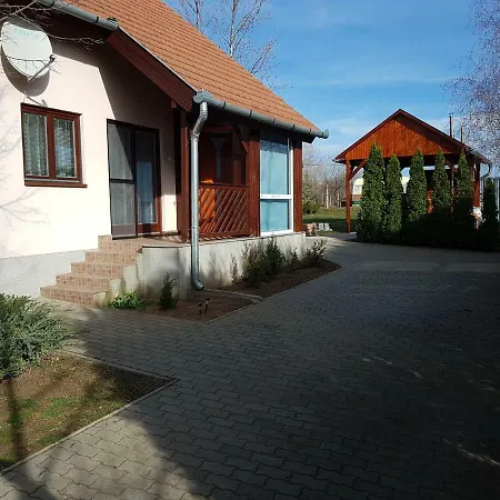 Apartment Rozsa Ueduelohaz *