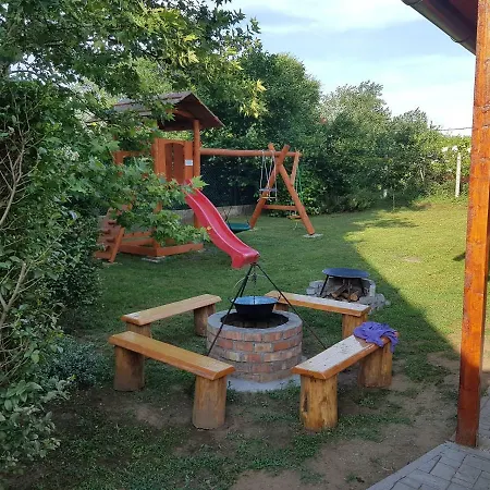 Rozsa Ueduelohaz