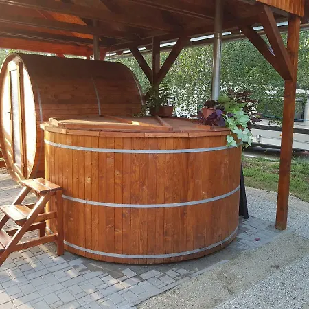 Apartment Rozsa Ueduelohaz *